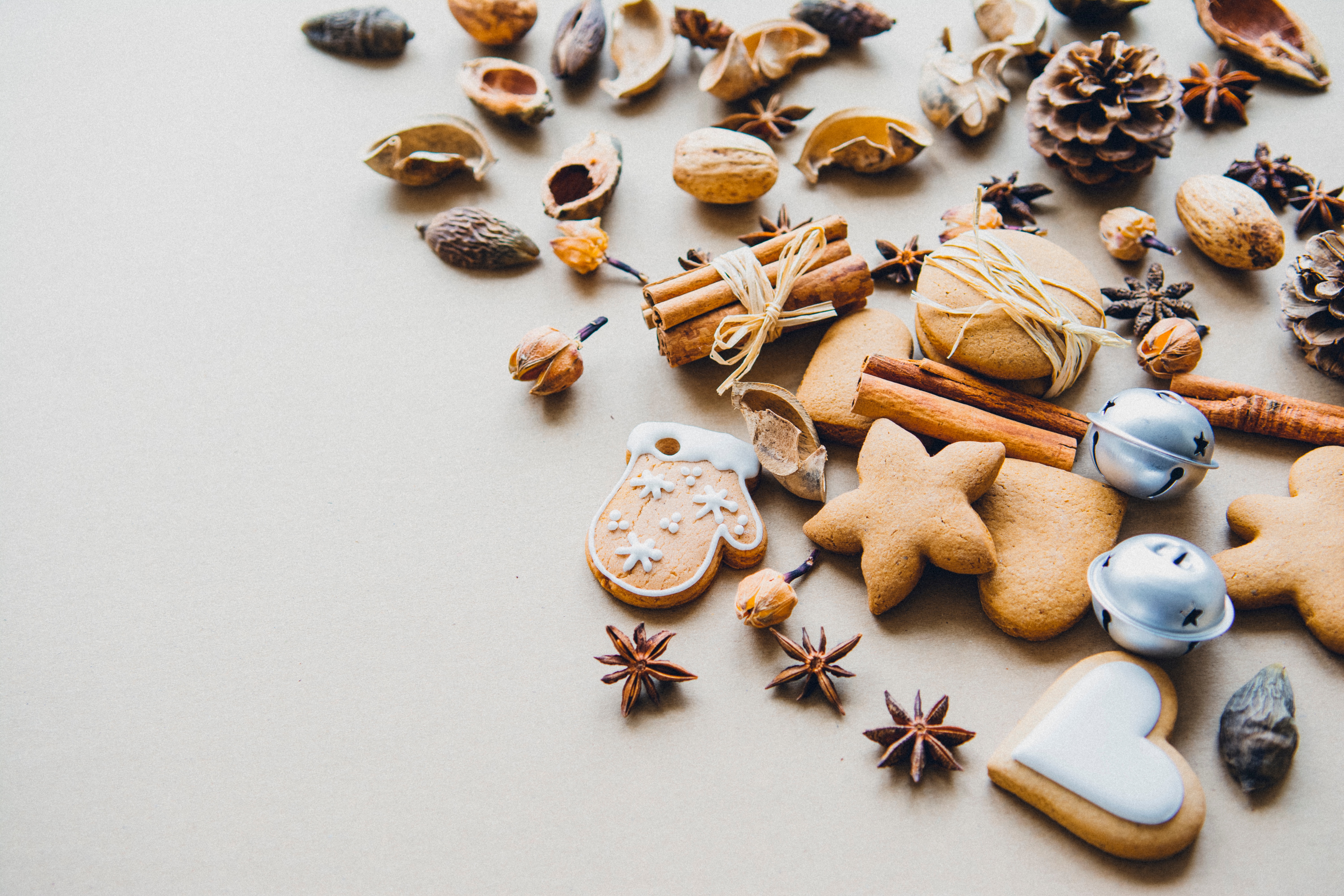 Gingerbread Cookies, Cinnamon and Nuts Background (Free) – Christmas HQ